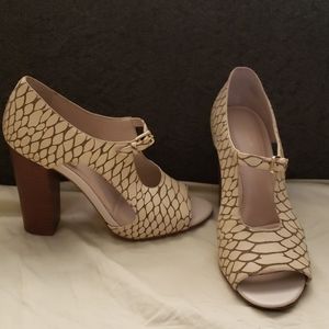 T Tahari leather shoes size 5.5